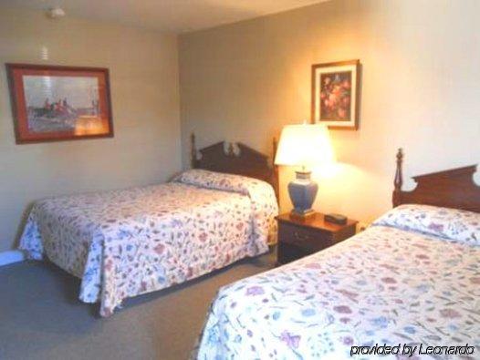 Atlantic Coast Inn Ellsworth Room photo